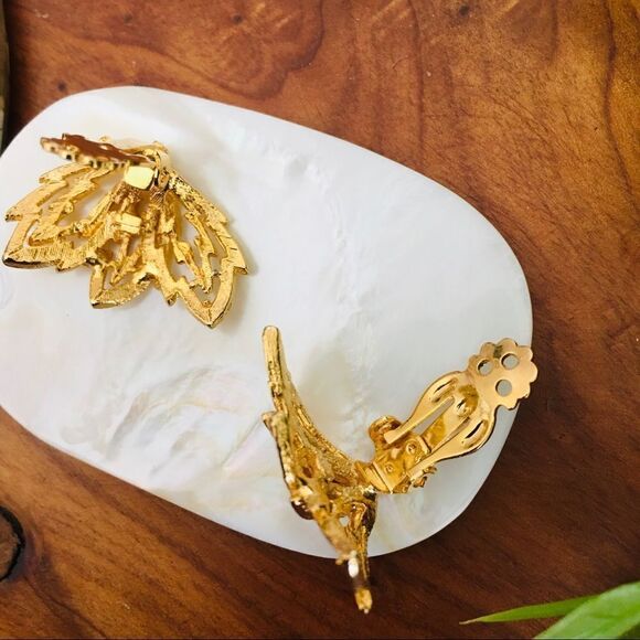 Vintage Leaf Earrings Textured Clip On Brushed Gold 4299 - Picture 6 of 9